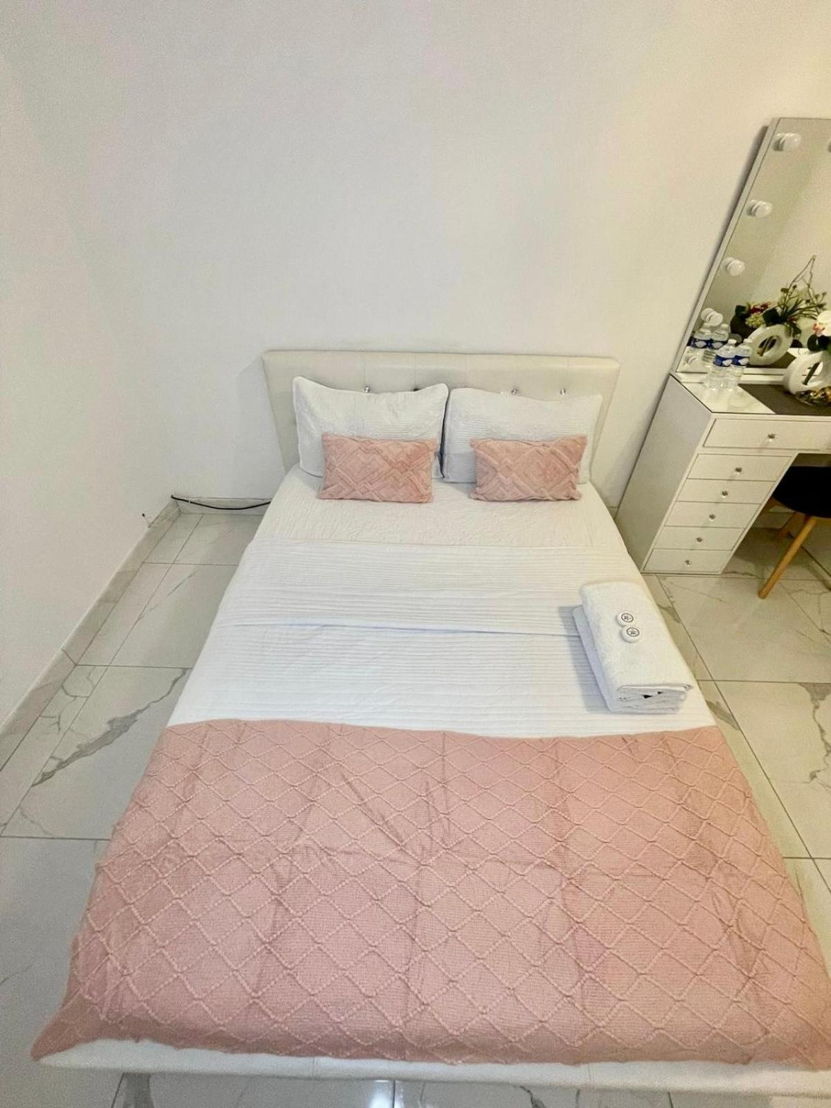 Agreable Chambre Menucourt ภายนอก รูปภาพ