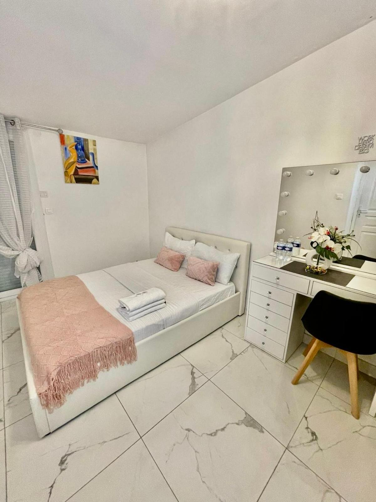 Agreable Chambre Menucourt ภายนอก รูปภาพ