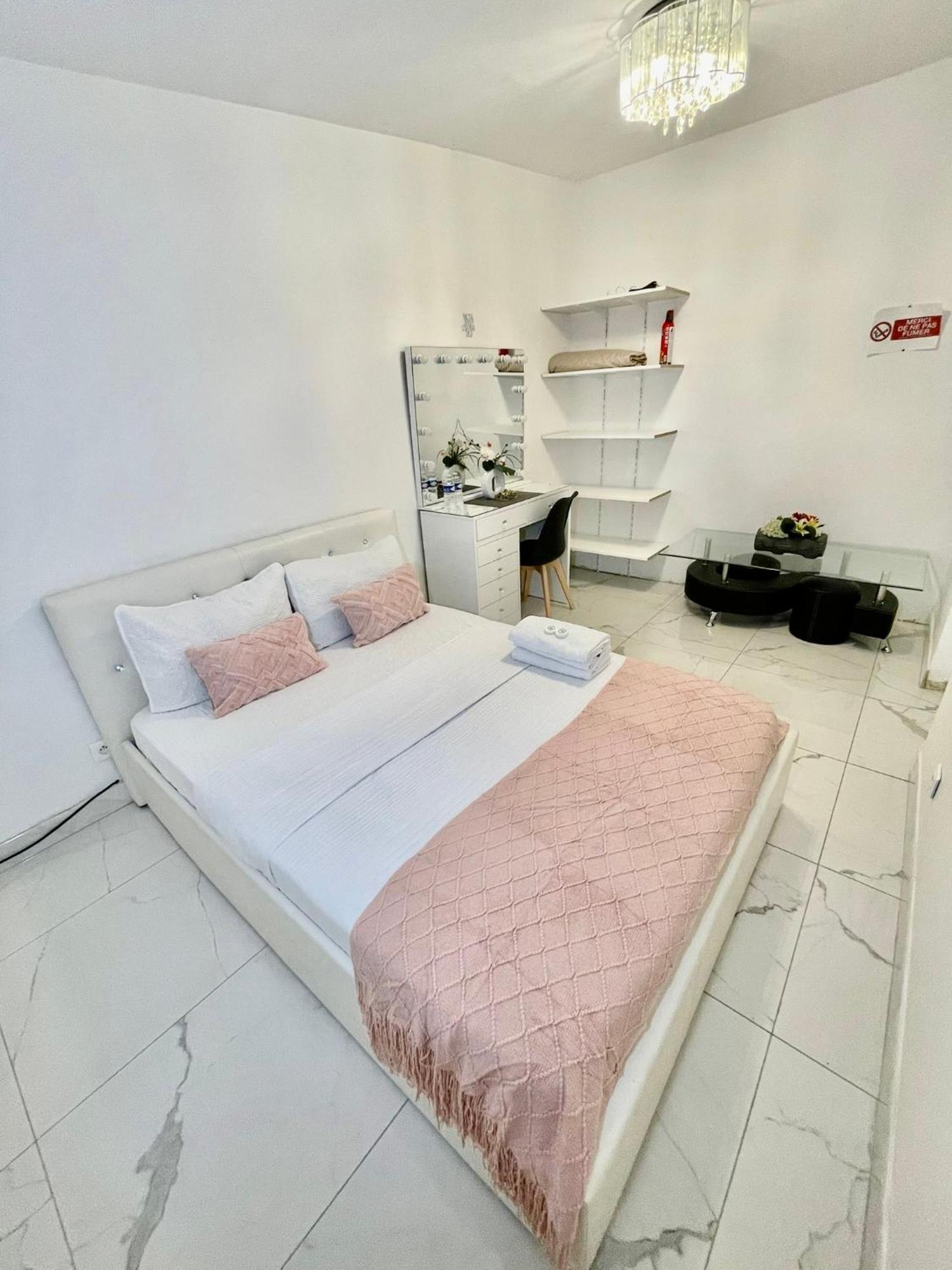 Agreable Chambre Menucourt ภายนอก รูปภาพ