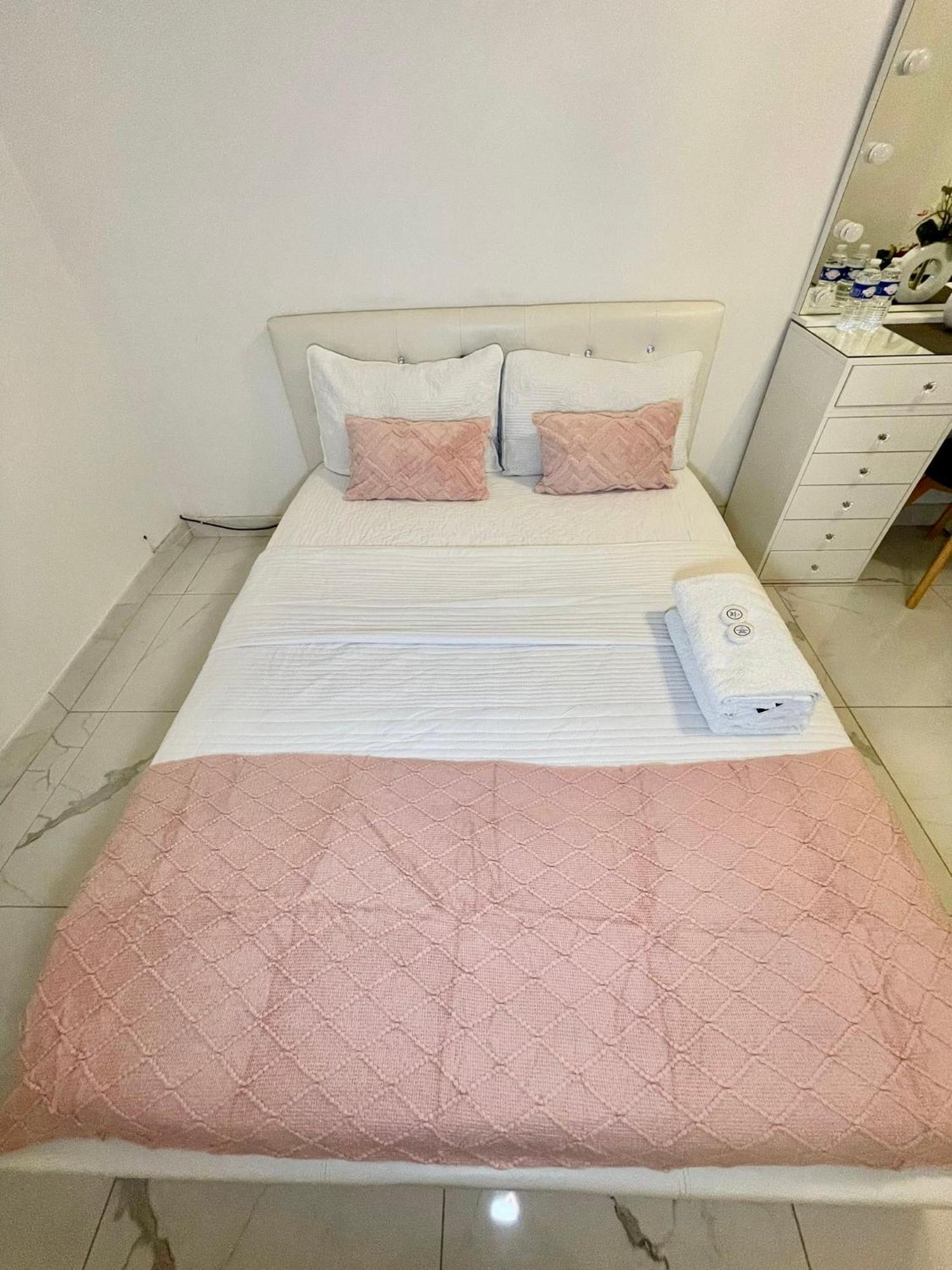 Agreable Chambre Menucourt ภายนอก รูปภาพ